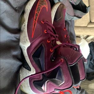 LEBRON JAMESSSS ( basketball shoes)